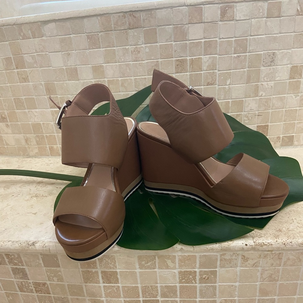 Platform, beige sandals